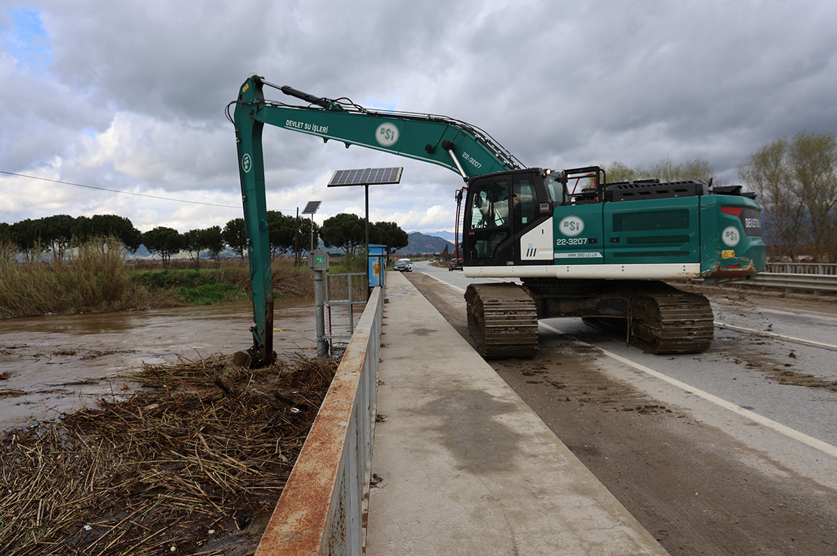 Büyük Menderes Nehri, Köprü Seviyesine Yükseldi Haber Denizli (5)