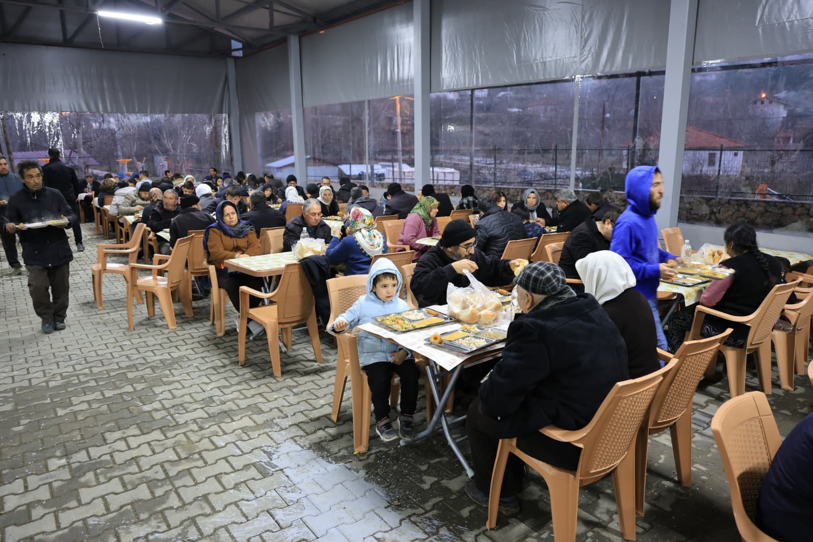 Çameli Belediyesi, Elmalı Mahallesi’nde Ilk Iftar Sofrasını Kuruldu (6)