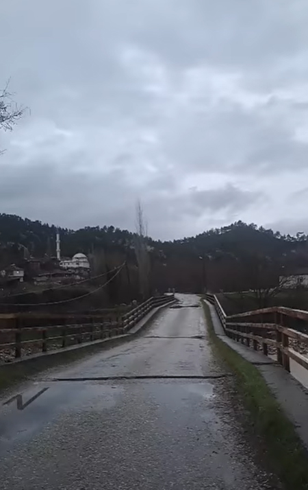 Denizli Çameli’de Şiddetli Yağmurun Etkisiyle Köprü Çöktü! (1)