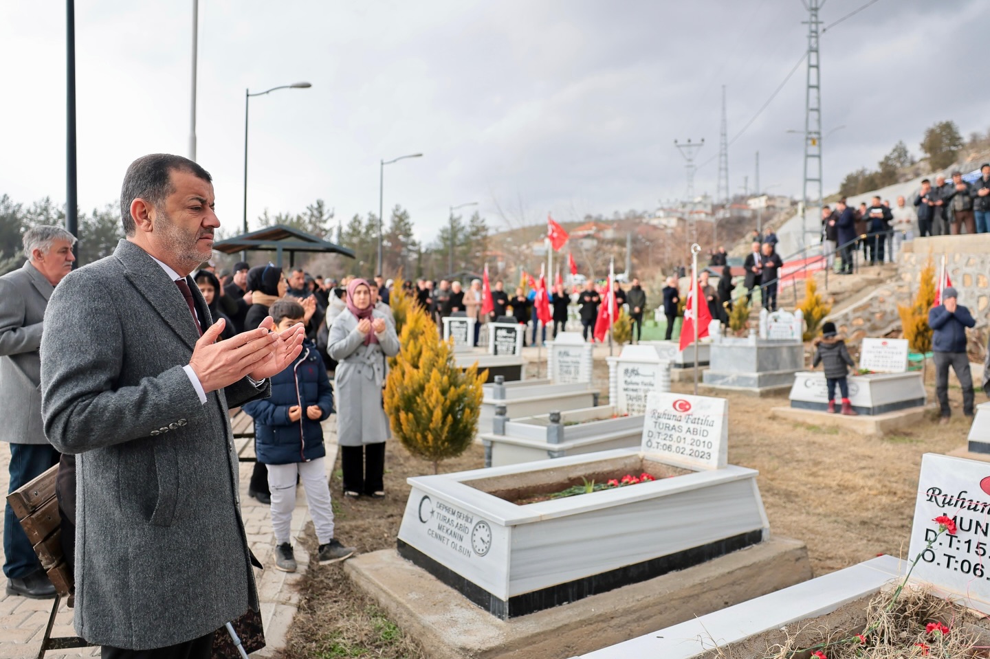 Deni̇zli̇ Haber Deprem Şehi̇tleri̇ne Vefa (1)