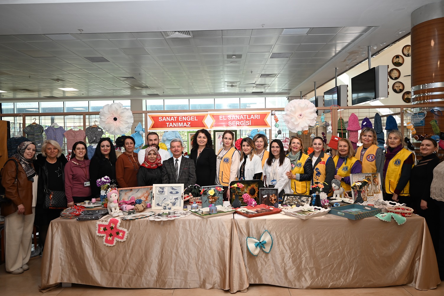 Denizli Haber Paü Hastanelerinde Sanat Engel Tanımaz Sergisi Açıldı