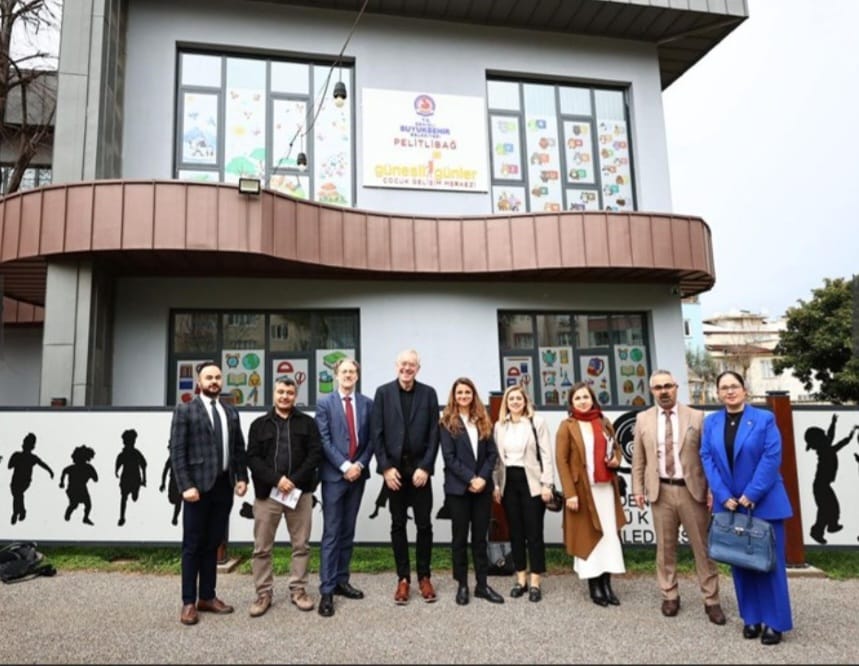 Deni̇zli̇ Üç Avrupa Başkenti̇ İle Demokrasi̇ İçi̇n Yarişiyor! (4)