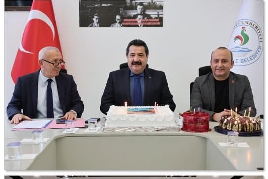 Deni̇zli̇ Üç Avrupa Başkenti̇ İle Demokrasi̇ İçi̇n Yarişiyor! (7)