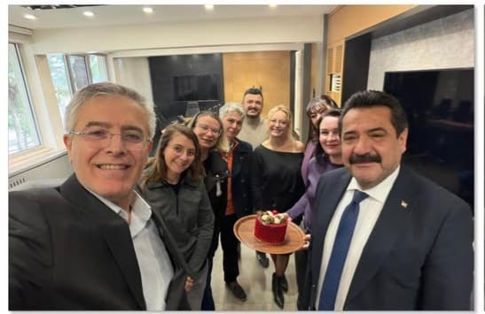 Deni̇zli̇ Üç Avrupa Başkenti̇ İle Demokrasi̇ İçi̇n Yarişiyor! (9)