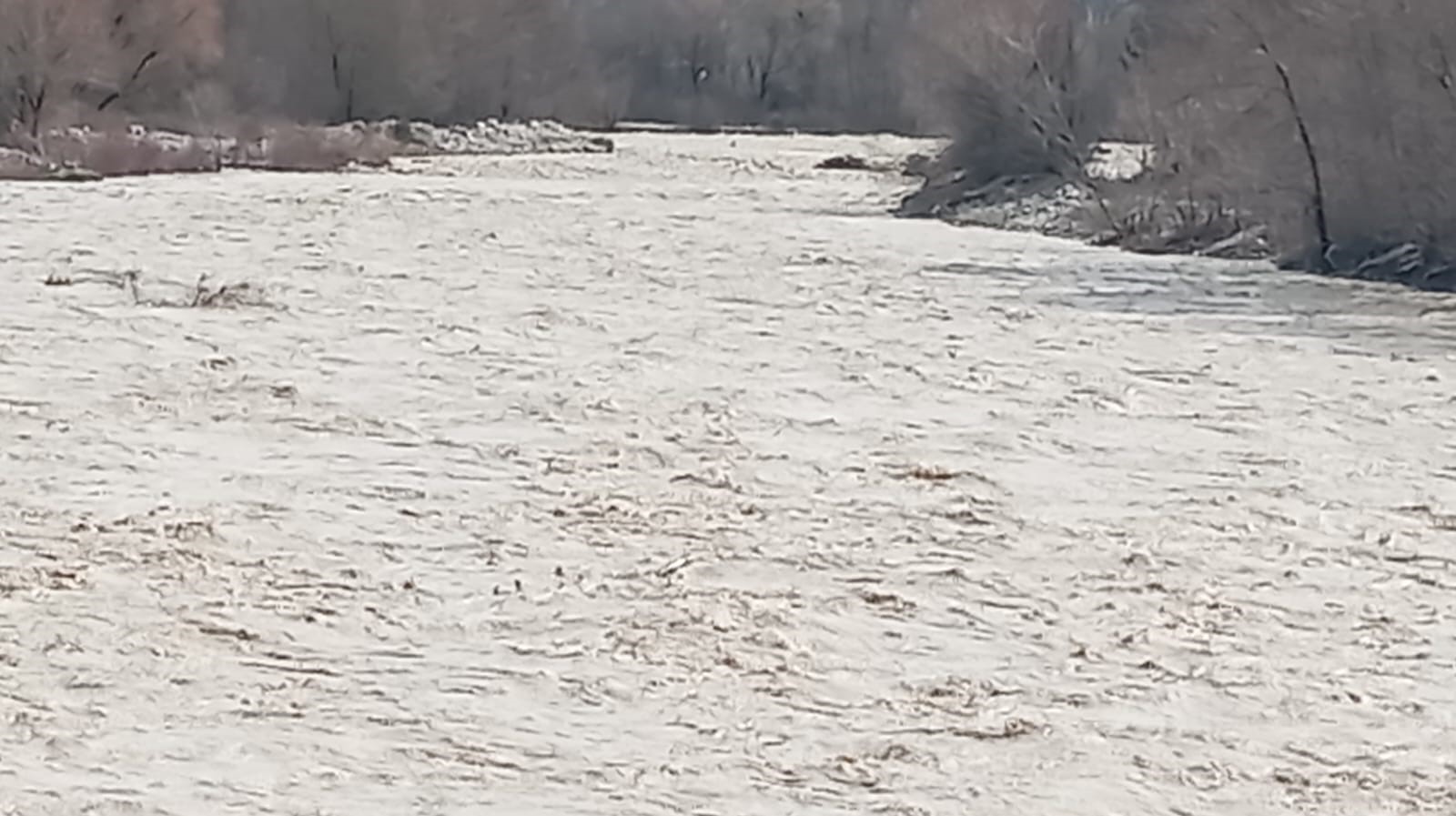 Denizli’de Aşırı Yağışla Su Seviyesi Artan Derelerde Köprüler Zarar Gördü (1)