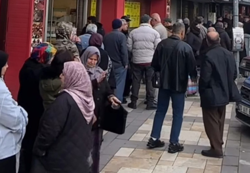 Denizli’de Ramazan Önü Ucuz Et Kuyruğu! (1)