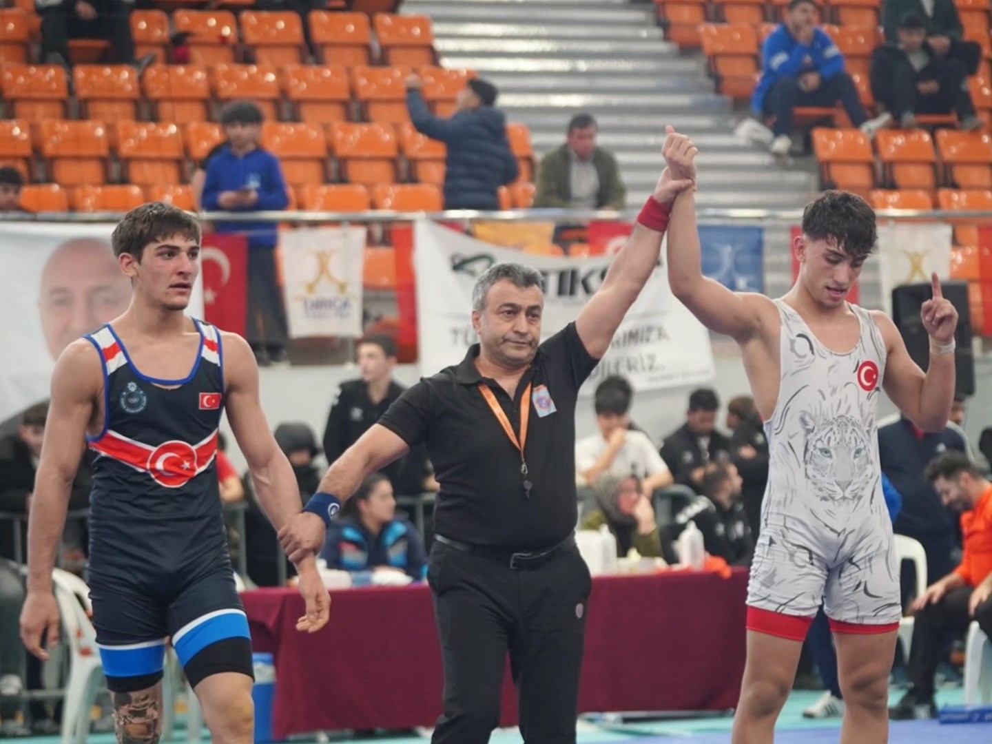 Deni̇zli̇'ni̇n Genç Pehli̇vanlari Mi̇nderi̇ Ti̇tretti̇ (2)