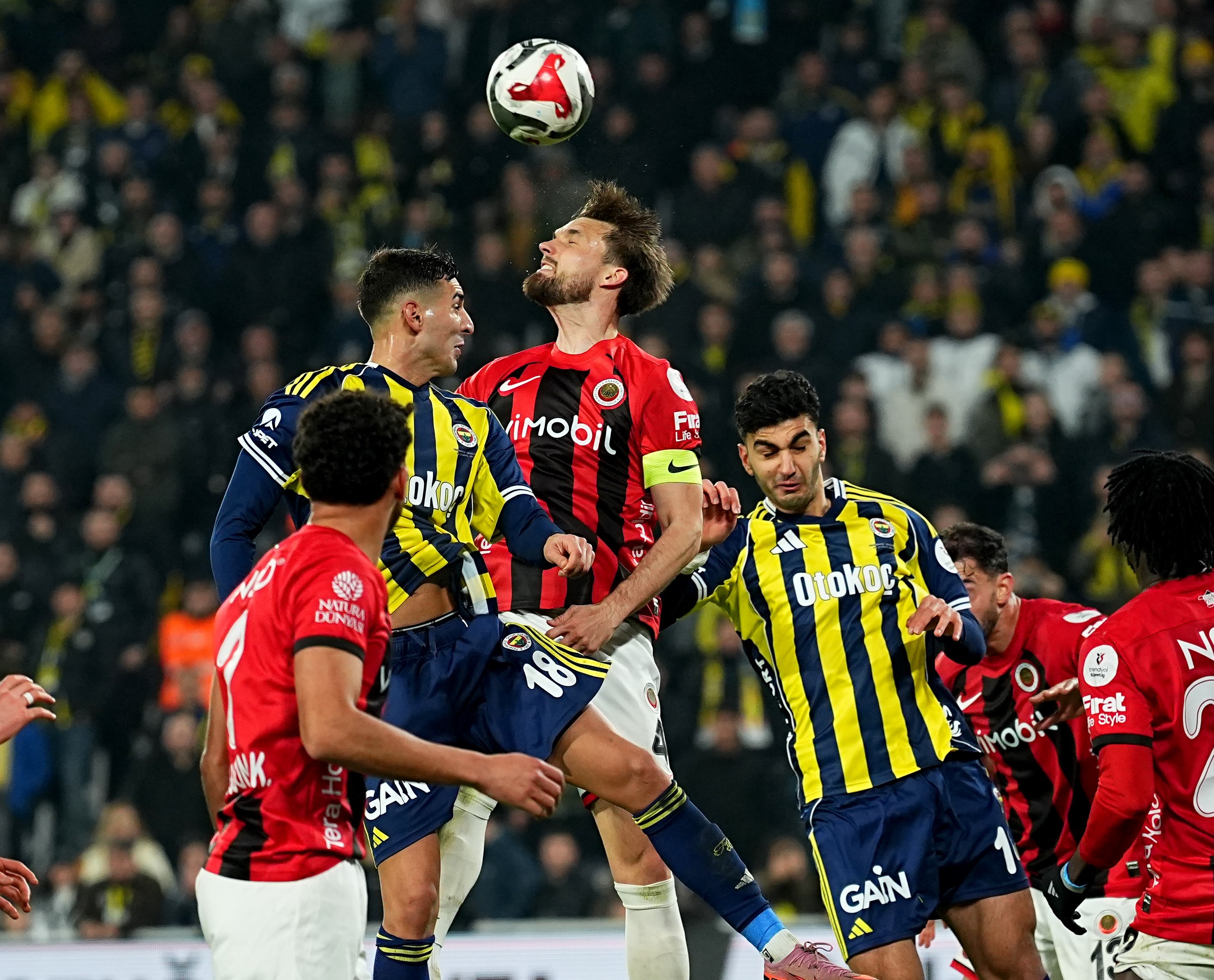 Fenerbahçe Evinde 3 Puanı 3 Golle Aldı.. (21)
