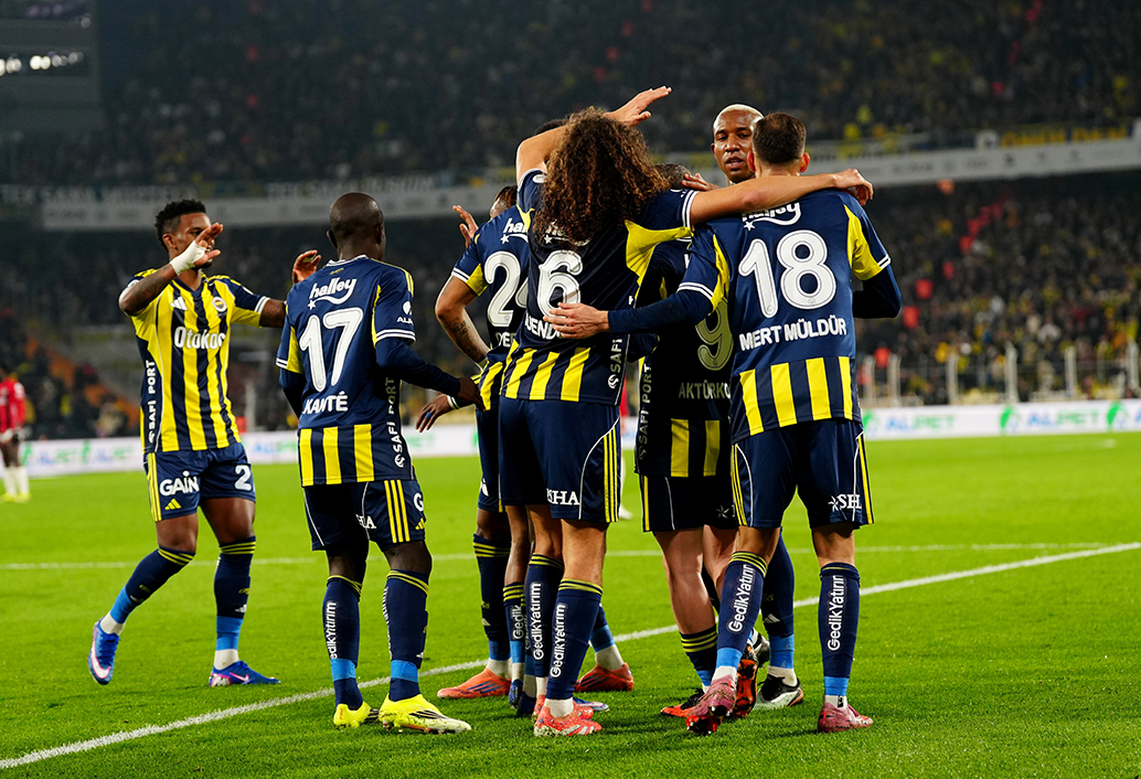 Fenerbahçe Evinde 3 Puanı 3 Golle Aldı.. (37)