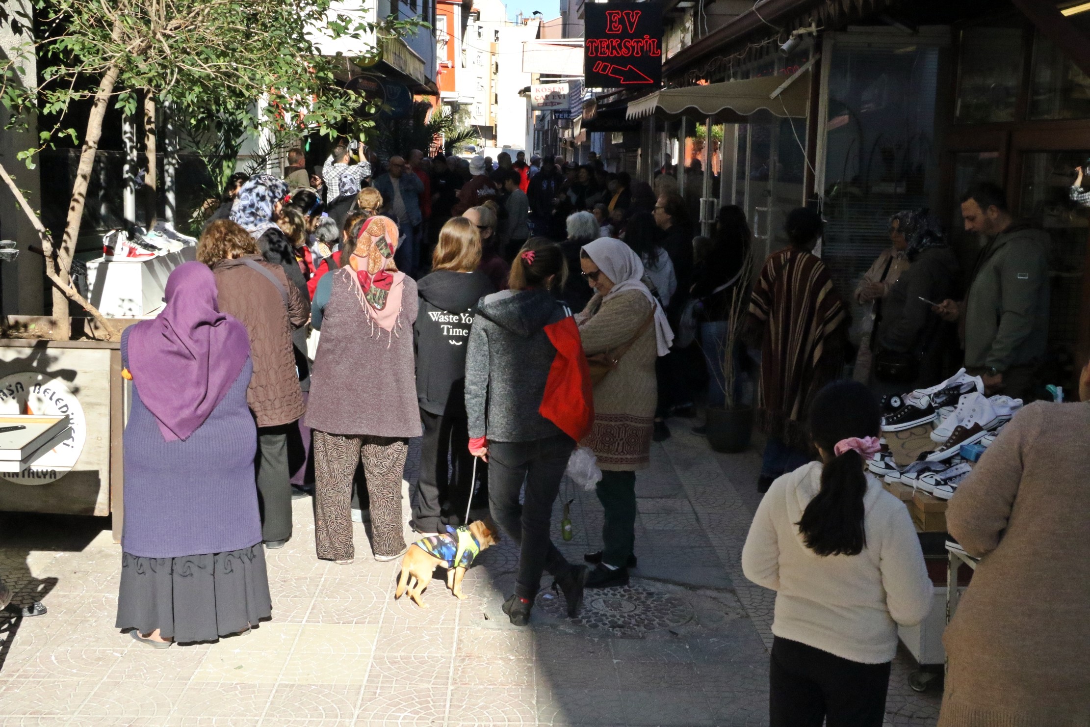 Gizli Hayırseverin Ücretsiz Pide Kuyruğu Antalya Denizli Haber (4)