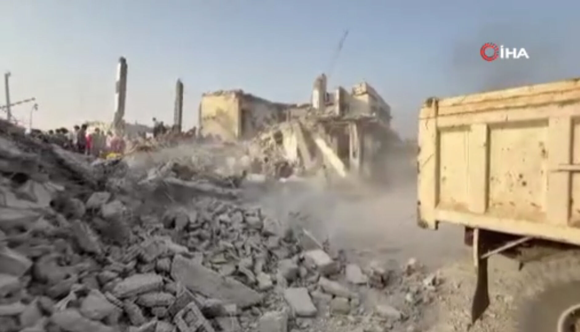 İran'daki Ilkokul Saldırısında Onlarca Öğrenci Hayatını Kaybetti! (2)