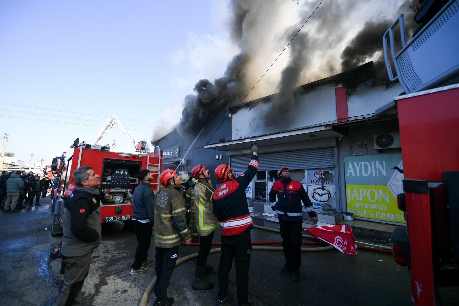 İzmir Buca'da Sanayi Sitesi'nde Iş Yeri Yangını! (4)