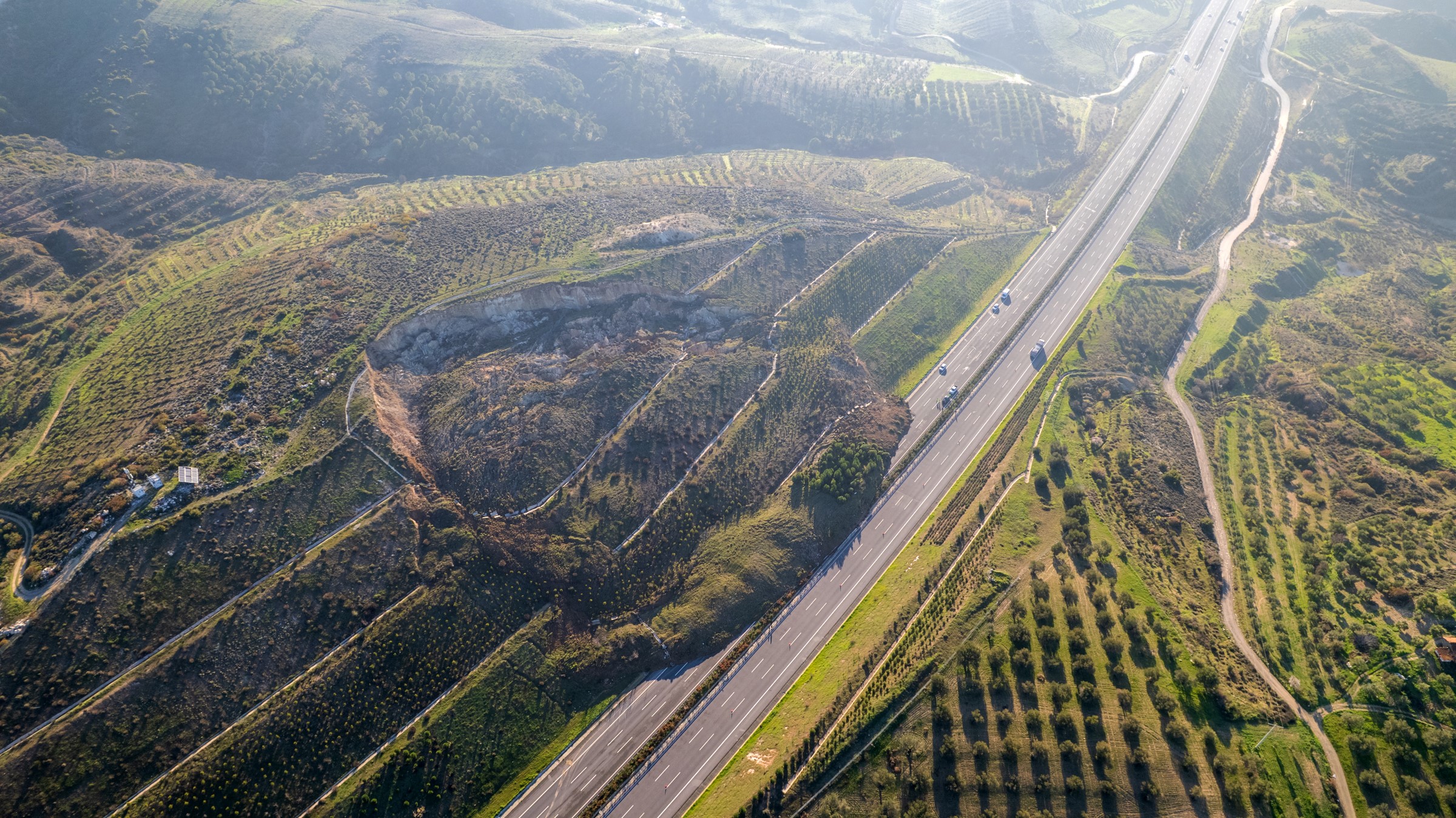 İzmir İstanbul Otoyolunda Korkutan Heyelan! Yol Kapandı... (3)