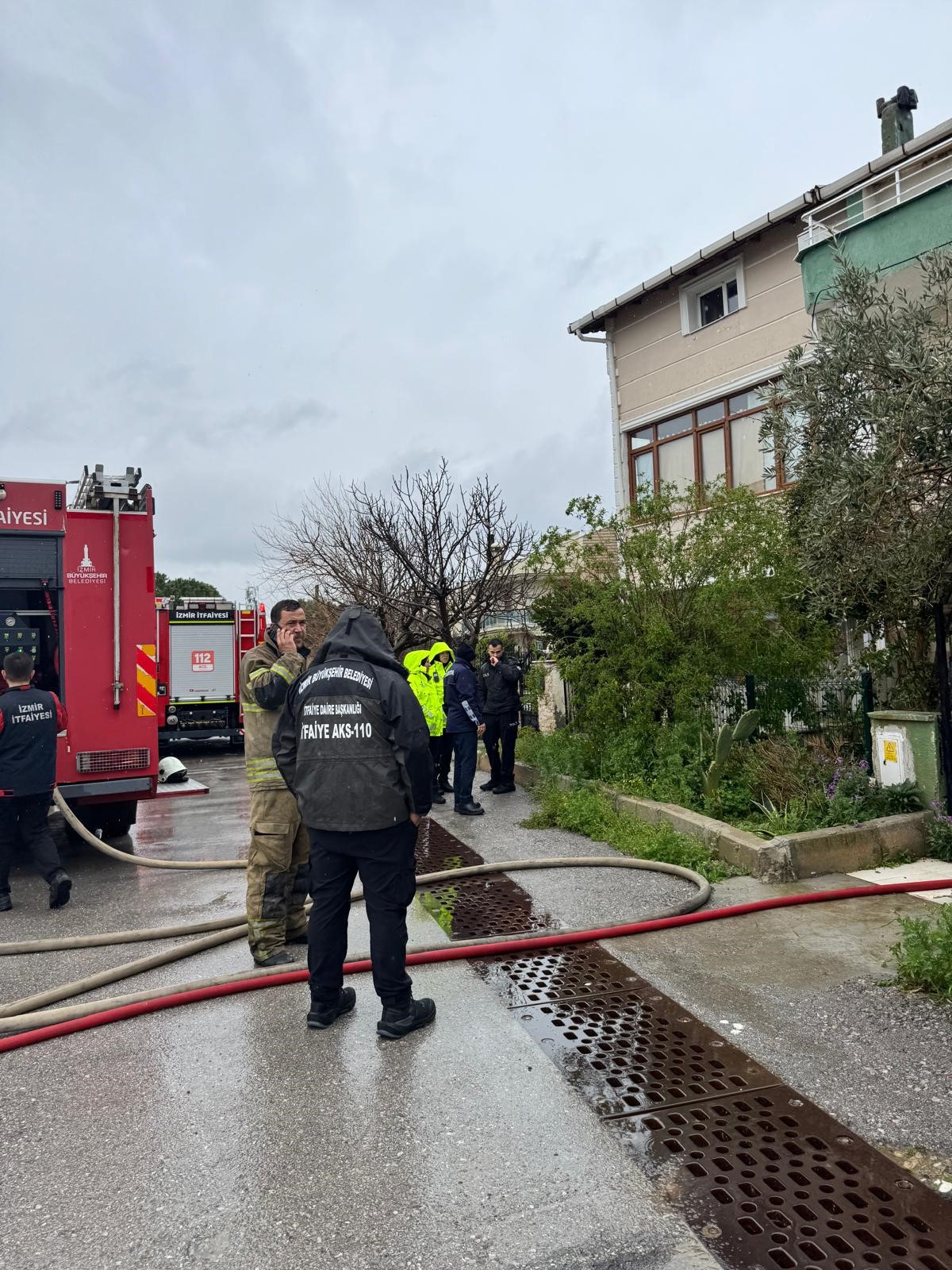 İzmir'de Çıkan Ev Yangını Can Aldı Izmir Denizli Haber Yangın Ev Zehirlenme (1)