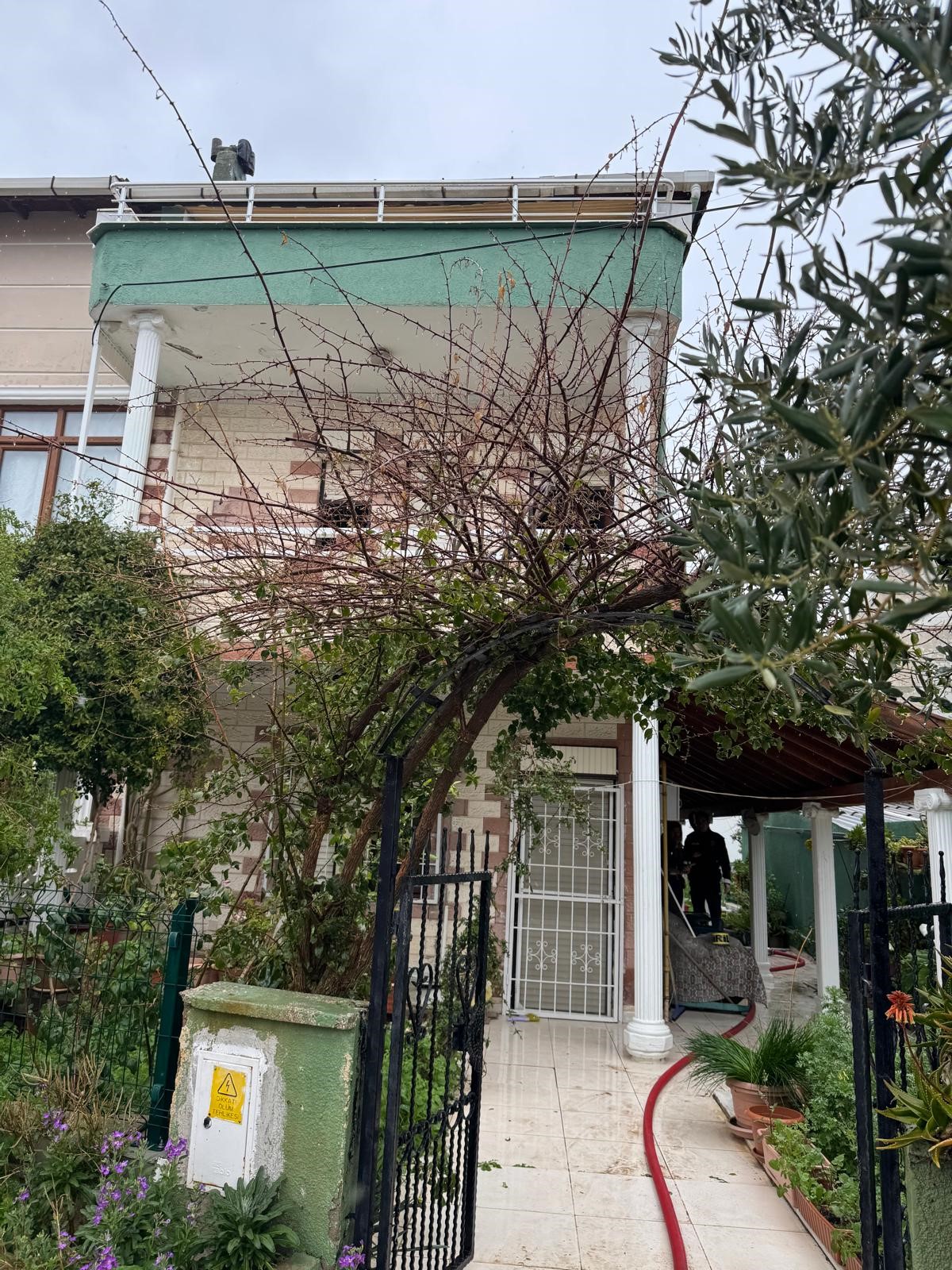 İzmir'de Çıkan Ev Yangını Can Aldı Izmir Denizli Haber Yangın Ev Zehirlenme (3)