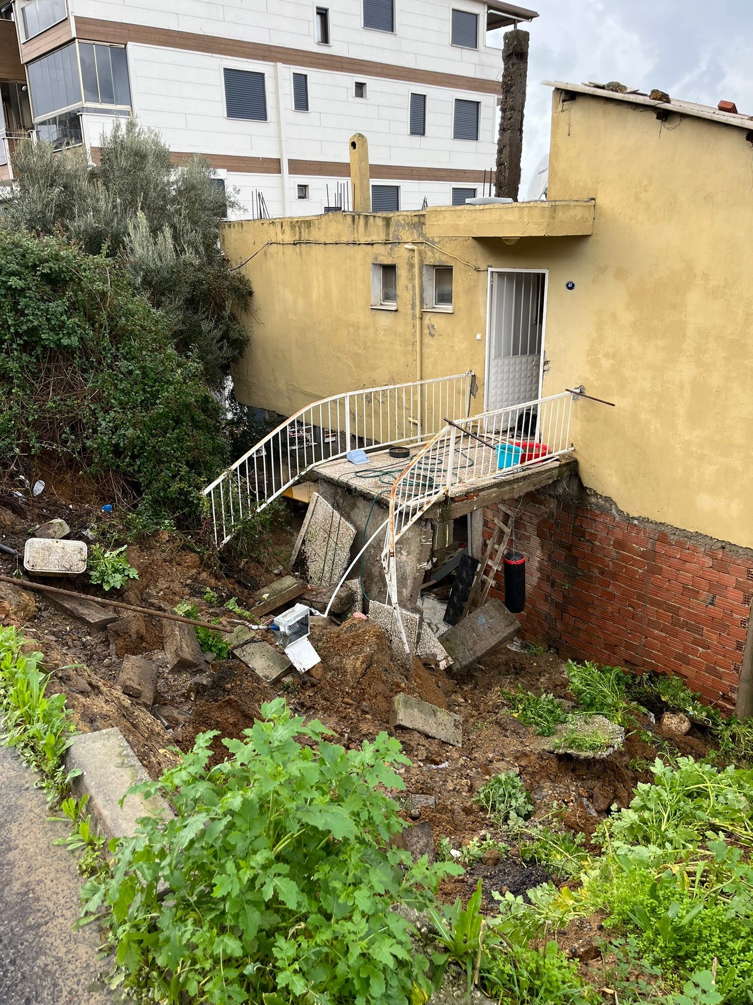 İzmir'de Dereler Taştı, Evleri Su Bastı! (13)