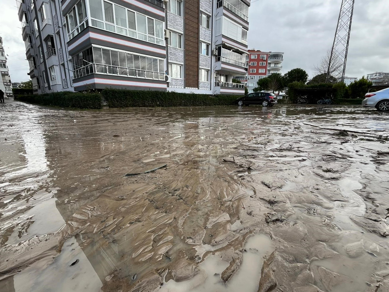 İzmir'de Dereler Taştı, Evleri Su Bastı! (9)
