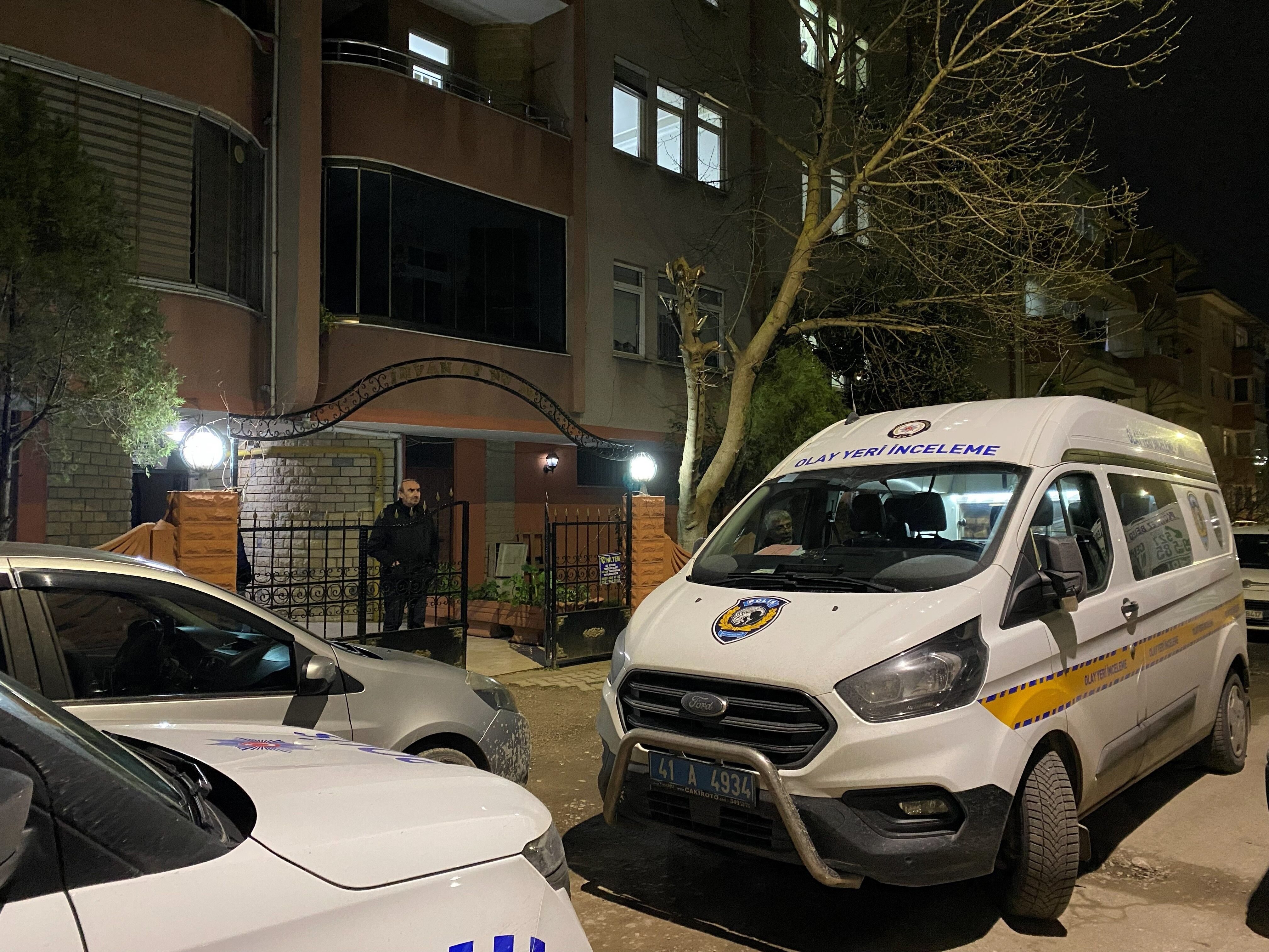 Korkunç Cinayet! Kocaeli'de Yatalak Annesine Yemek Hazırlarken Boğazı Kesilerek Öldürülmüş...