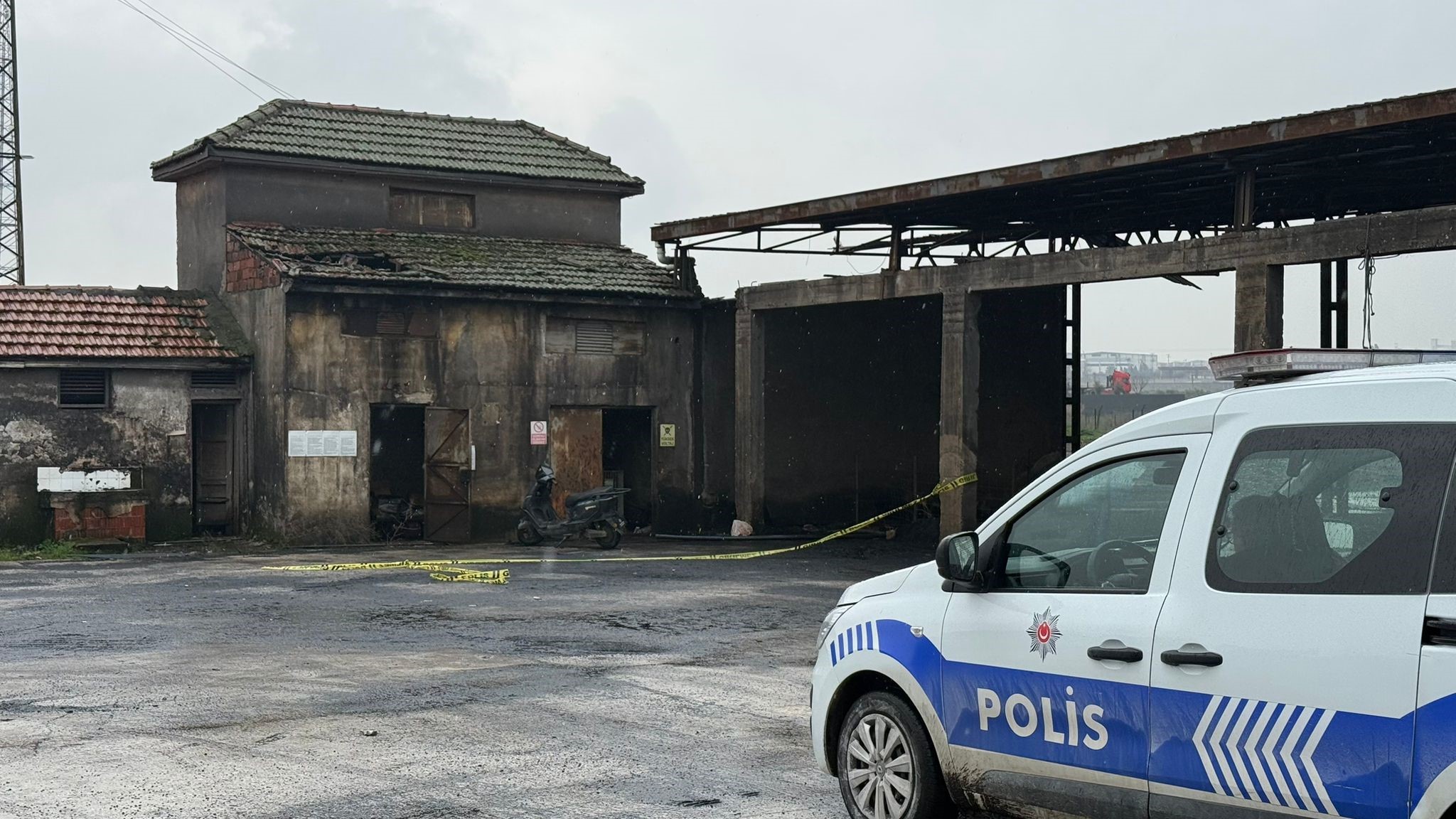 Manisa Turgutlu'da Bir Kişi Elektrik Trafosunda Ölü Bulundu