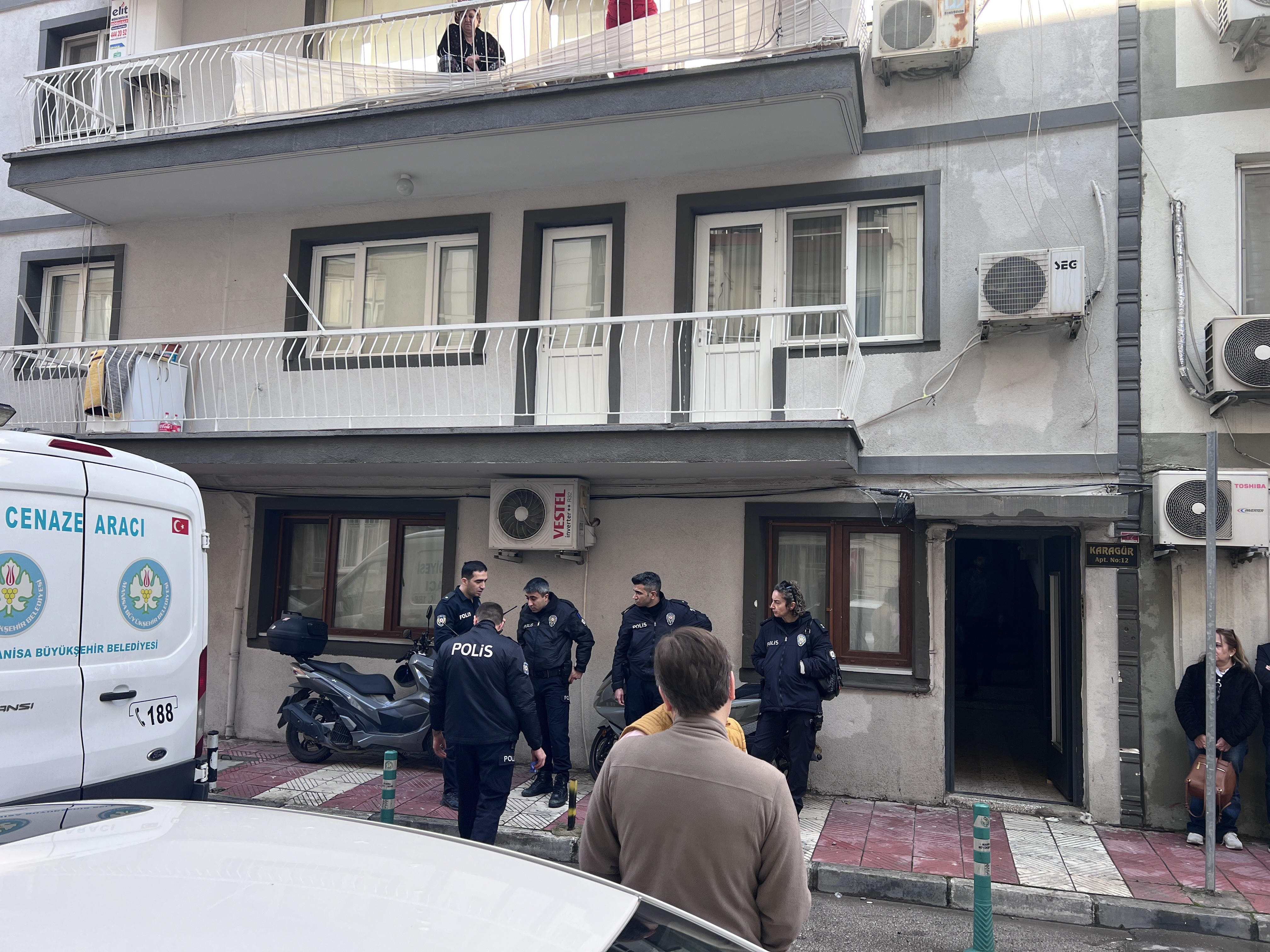 Manisa'da Korkunç Cinayet! Yatakta Eşinin Boğazını Kesmiş.. (6)