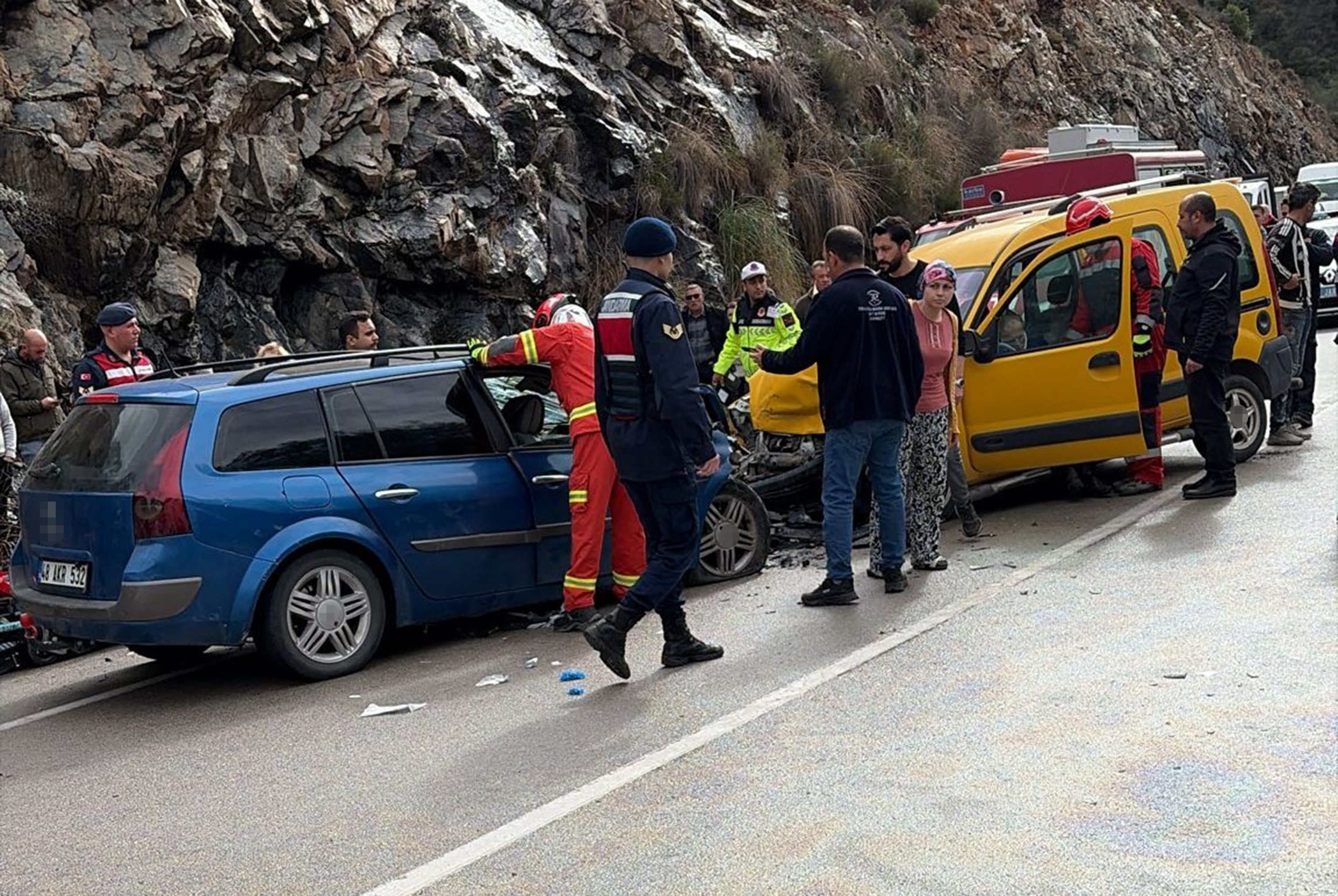 Muğla Fethiye’deki Kazada, Babaanne Ve 3 Yaşındaki Torunu Toprağa Verildi (3)