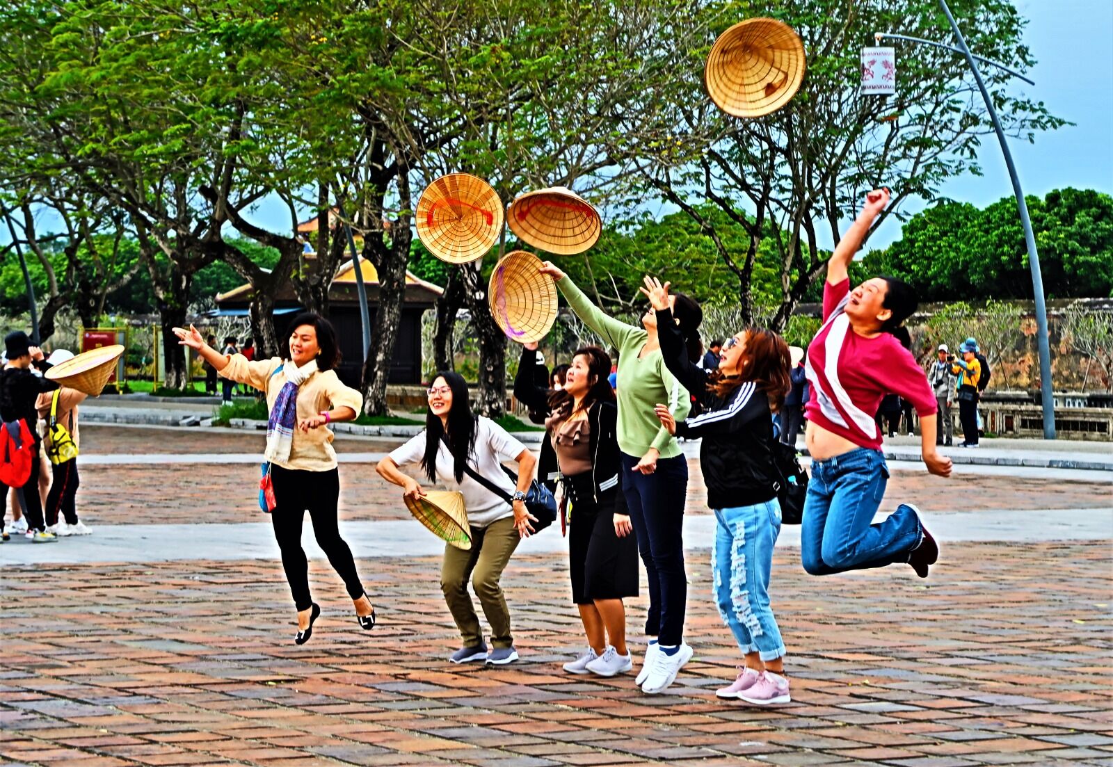 Mutlu Kadin, Mutlu Toplum Demek! Mutlu İnsanlar Şehri̇ Deni̇zli̇’de; “Kadinin Objekti̇fi̇nden Mutluluk!” (7)