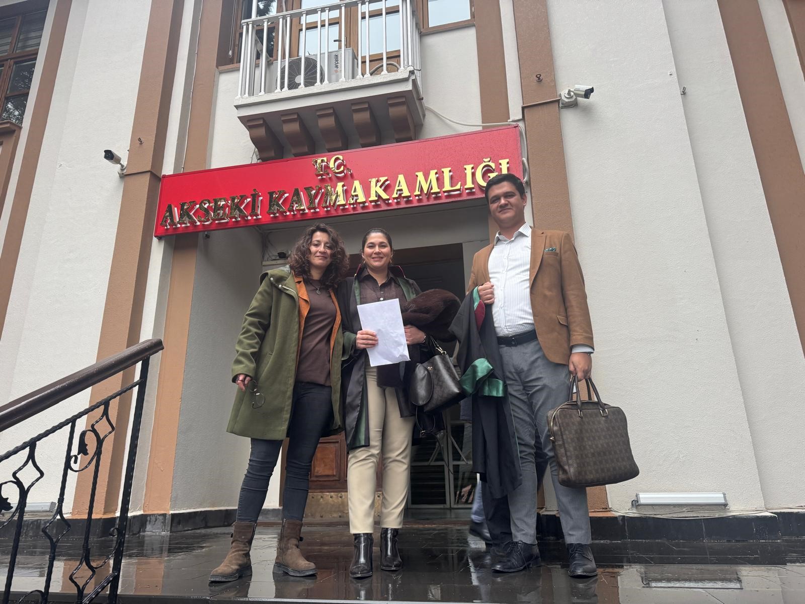 Oyuncu Metin Akpınar'ın Biyolojik Kızı Duygu Nebioğlu Tazminat Davasını Kazandı (3)