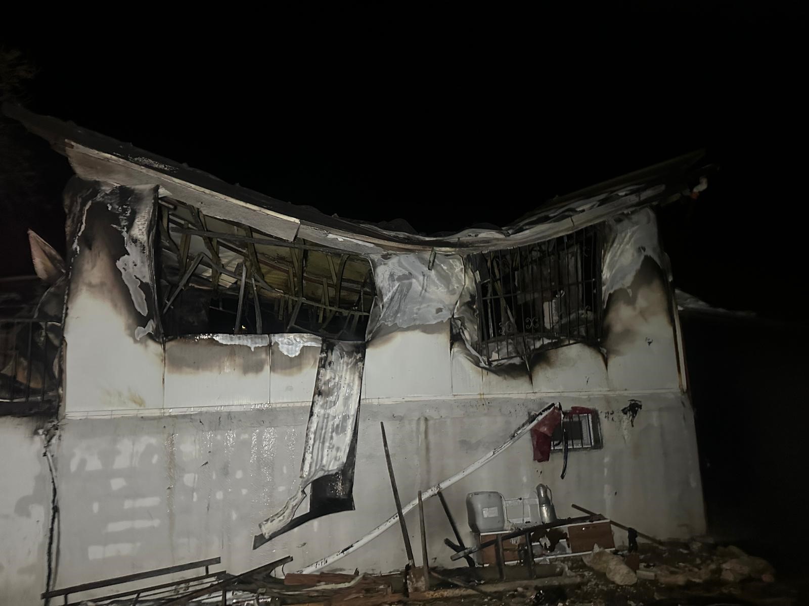 Prefabrik Evde Çıkan Yangında Karı Koca Hayatını Kaybetti (4)