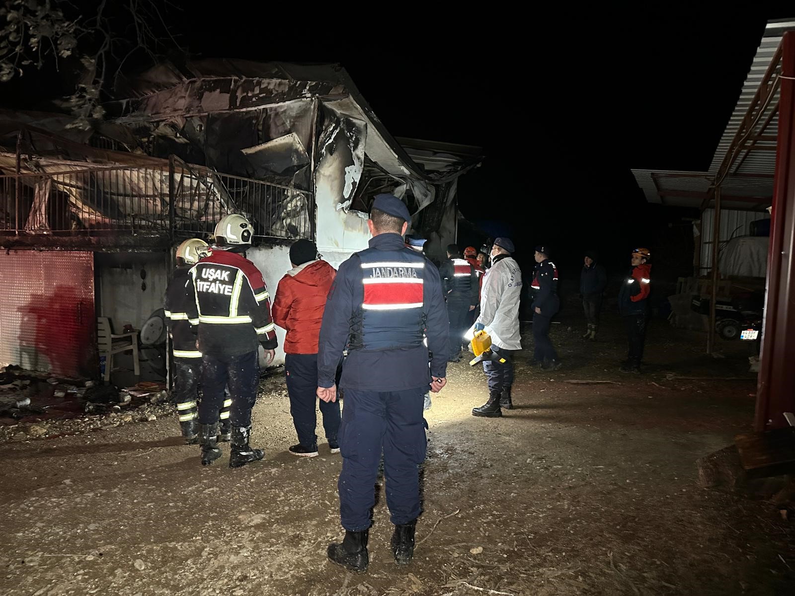 Prefabrik Evde Çıkan Yangında Karı Koca Hayatını Kaybetti (6)