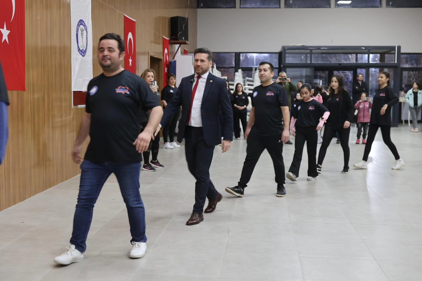 Tavas Belediyesi Halk Oyunları Kursu Coşkuyla Sürüyor (5)