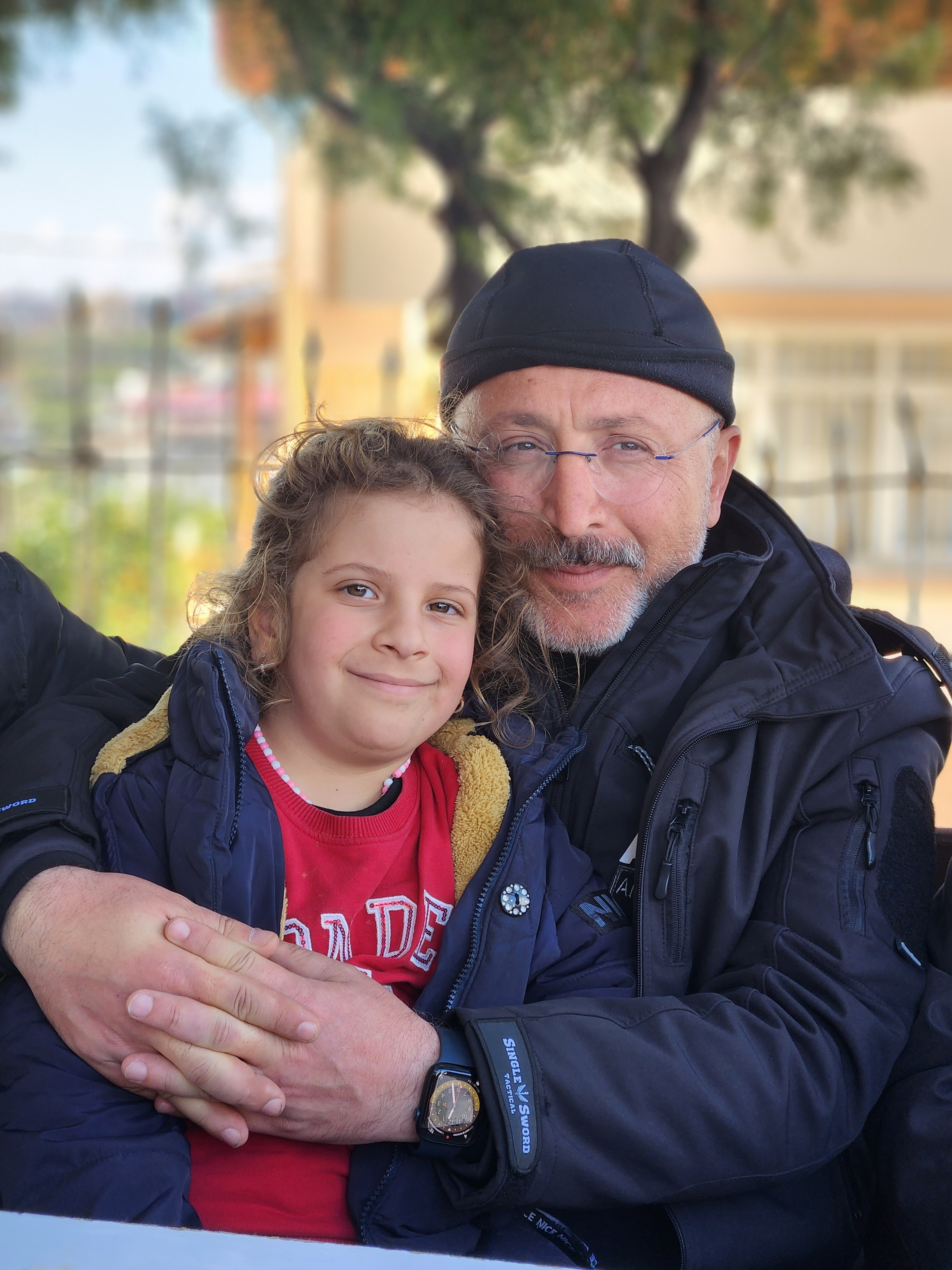 Unutulmayan Fedakarlık Kolunda Kemoterapi Serumuyla Deprem Bölgesinde Çalıştı (11)