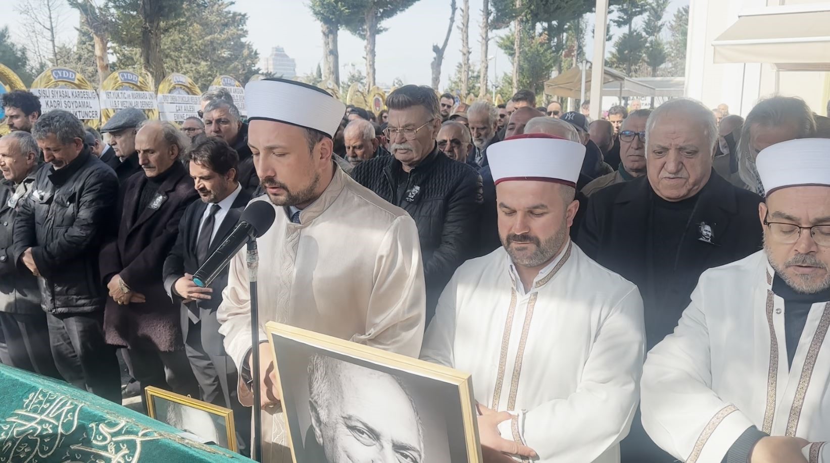 Usta Oyuncu Ali Tutal Son Yolculuğuna Uğurlandı (2)