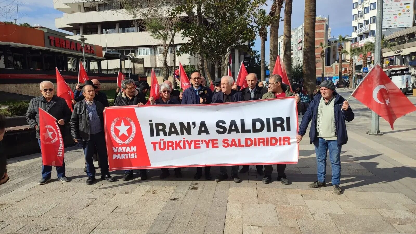 Vatan Partisi’nden Denizli’de Sert Çıkış “İran’a Saldırı Türkiye’ye Saldırıdır” (1)