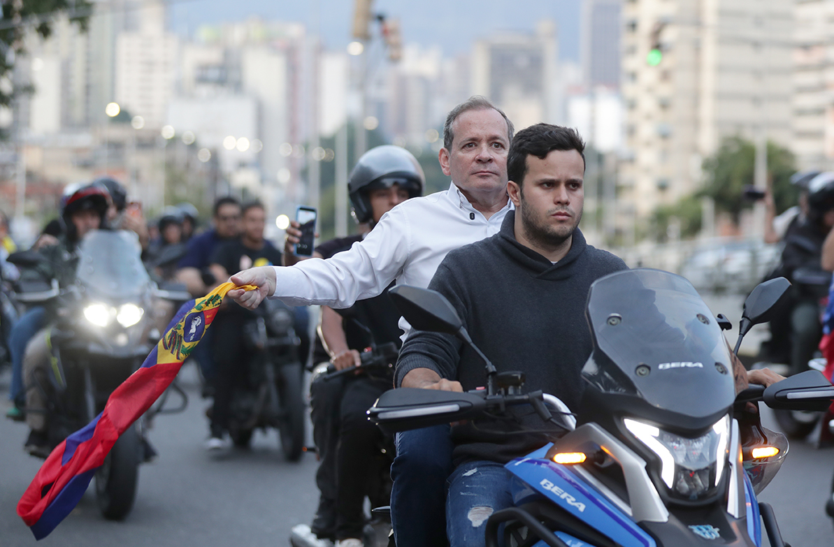 Venezuela'da Muhalif Guanipa, Tahliye Edilmesinden Saatler Sonra Kaçırıldı (2)