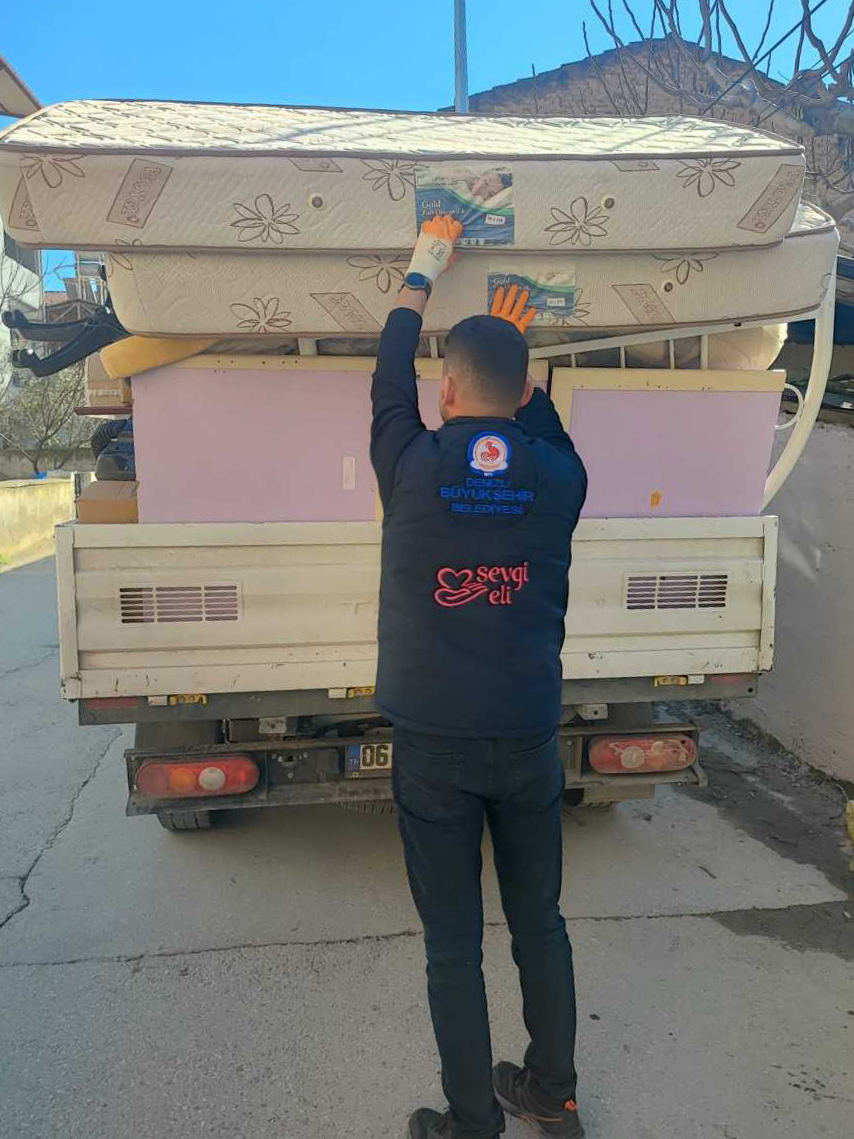 Yangının Yaralarını Sevgi Eli Sardı (5)