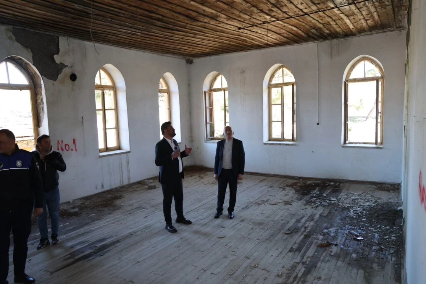 Yatağan’ın Tarihi Okulu Kaderine Terk Edilmiyor Başkan Kılıç Sahada! (4)