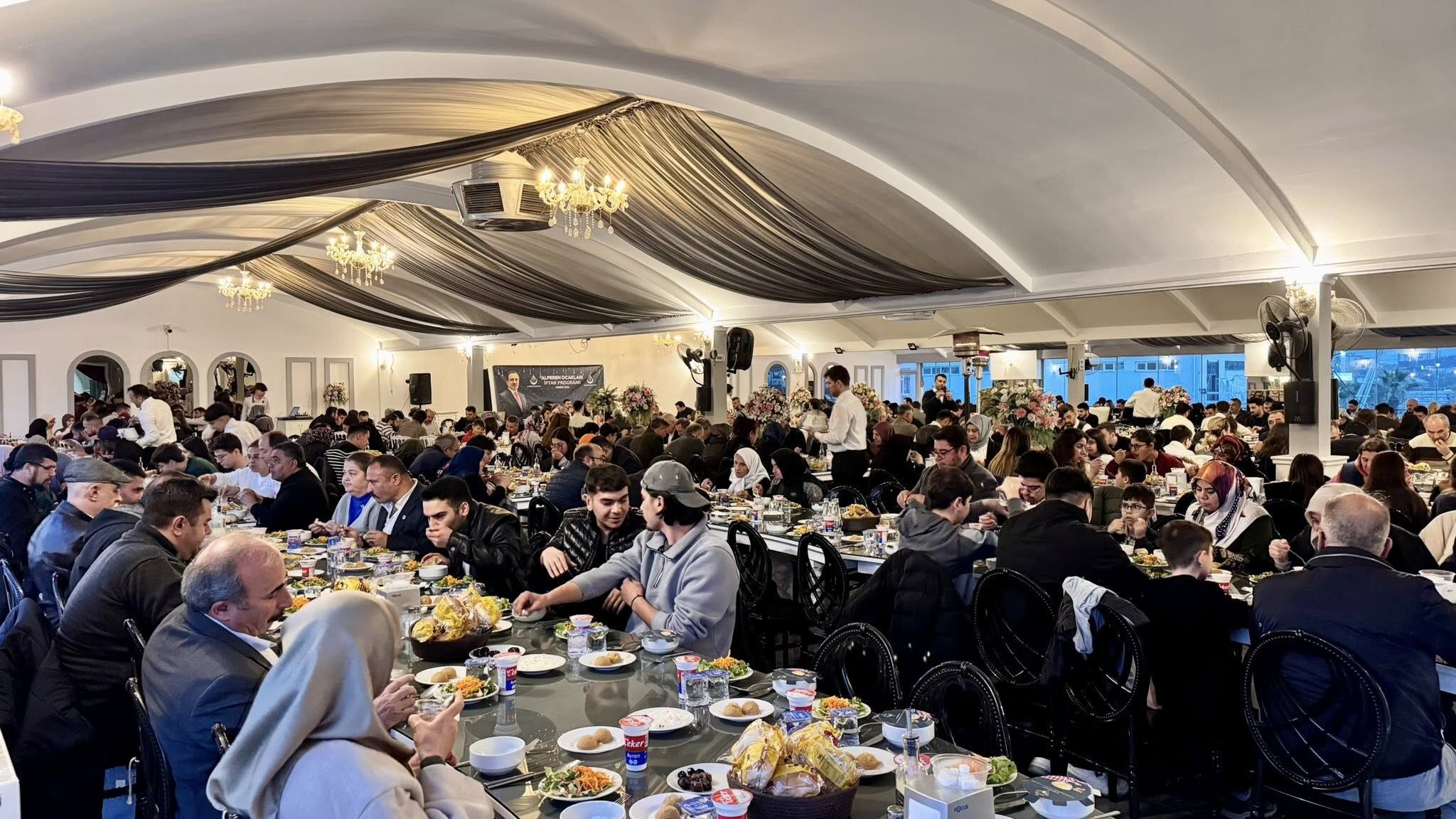 Alperenler Deni̇zli̇’de Ramazan Sofrasinda Buluştu (3)