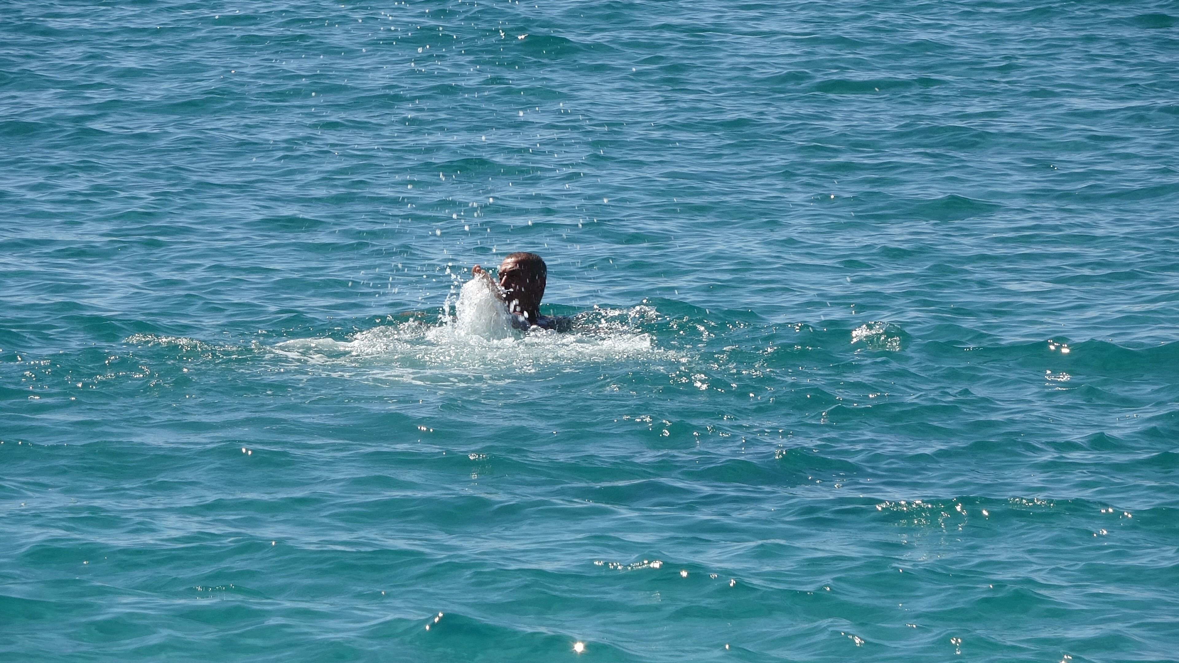 Antalya Alanya'da Mart Ayında Denize Girdiler... (1)