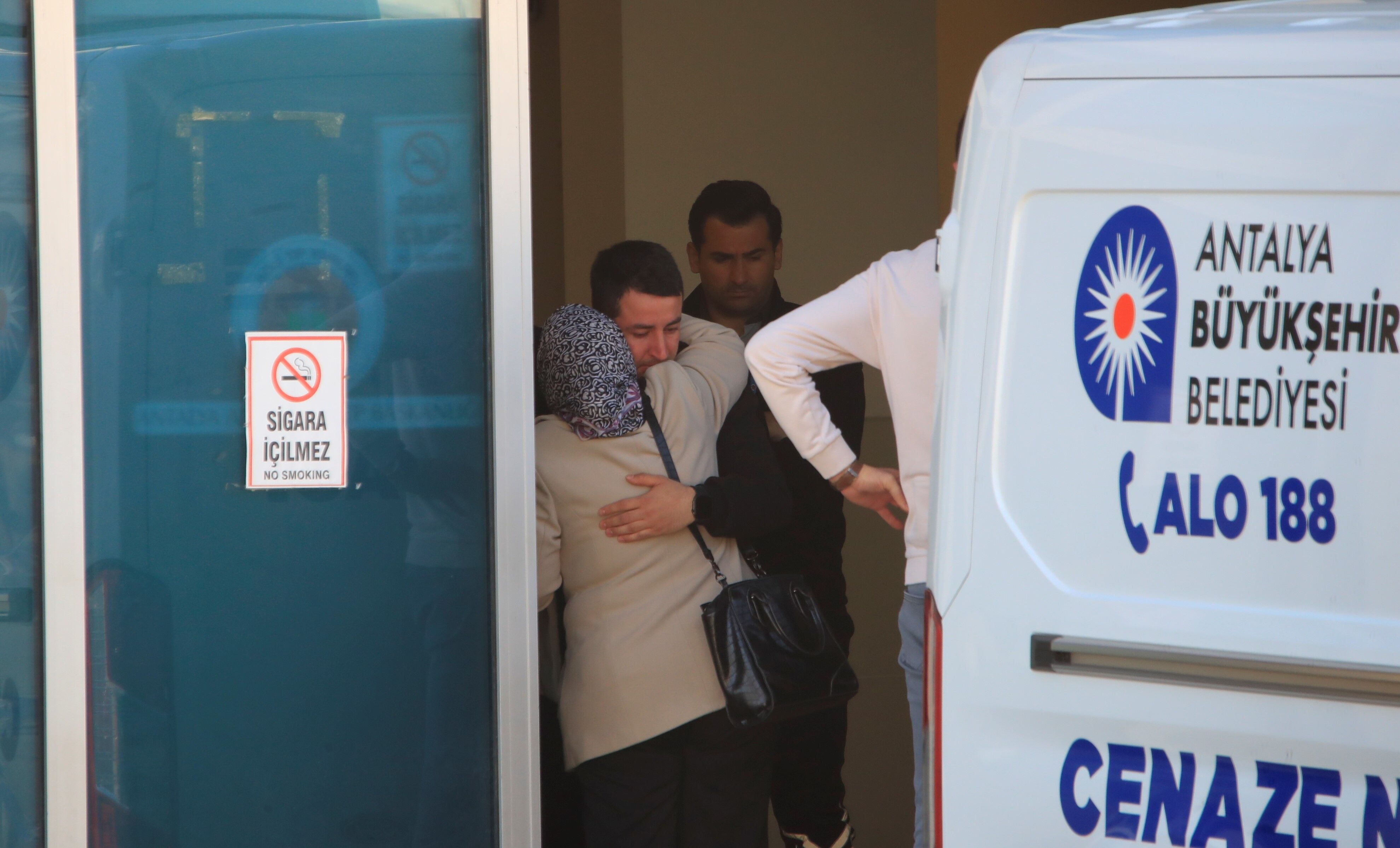 Antalya'da Bariyerlere Çarpan Motosikletli Hayatını Kaybetti Haber Denizli Kaza Haberleri Motor Kazaları (1)