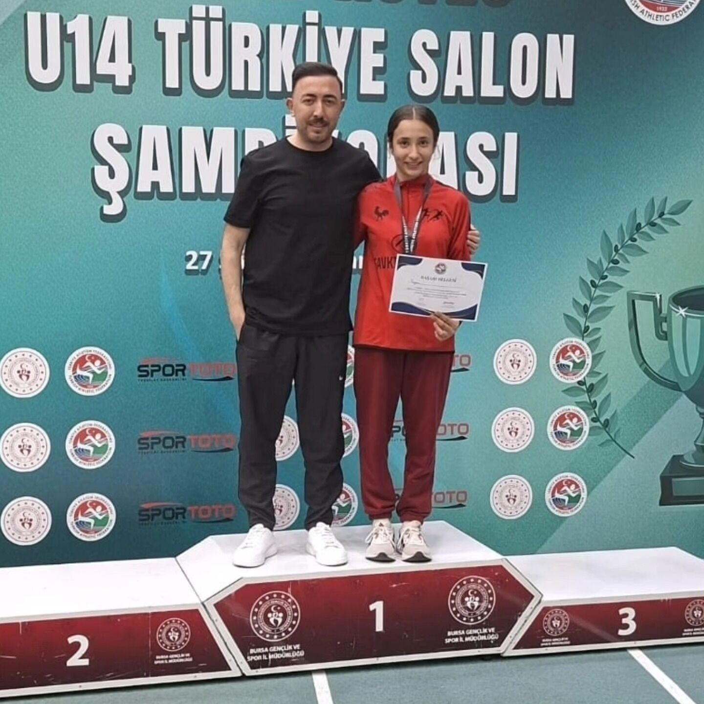 Atletizmde Denizli Rüzgarı Bursa’da Şampiyonluk Kürsüsü Denizlili Gençlerin! (1)
