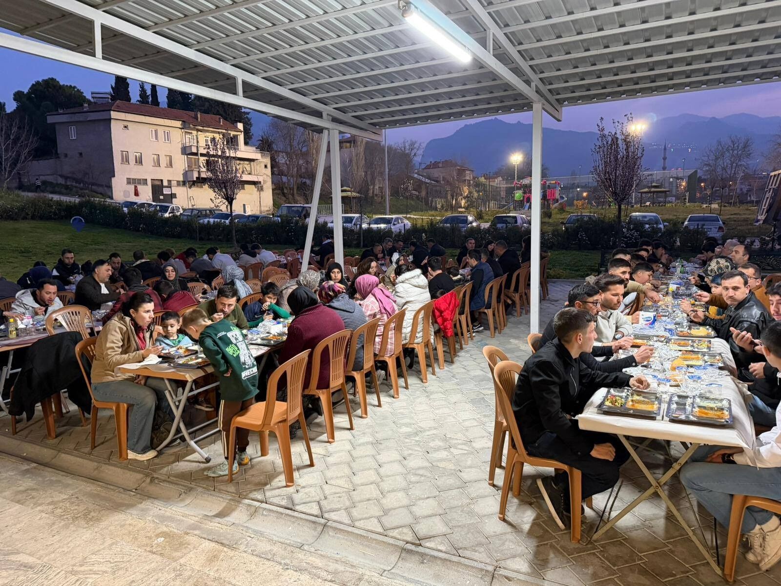 Başkan Arslan, Elmalı Mahallesi Hemşehrileriyle Iftarda Buluştu Denizli Haberleri (3)