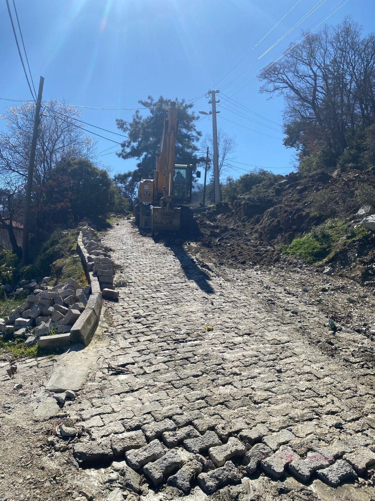 Buldan Göğüs Hastalıkları Hastanesi Yolunun Bakım Ve Onarımı Yapılıyor (1)