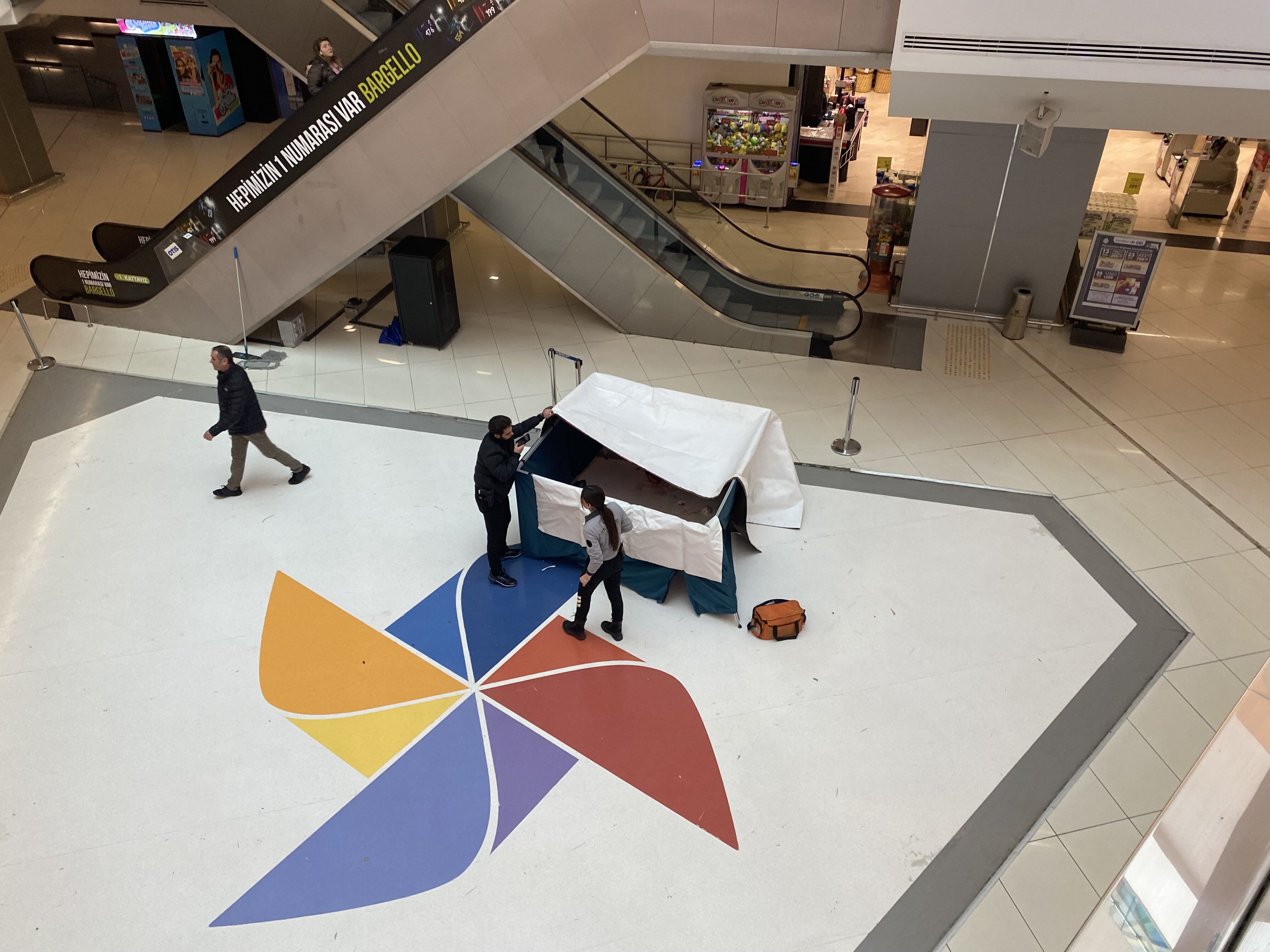 Bursa'da Avm'de Esrarengiz Ölüm! Yemek Katından Zemine Düştü Haber Bursa Denizli Haberleri Intihar Ölüm (5)