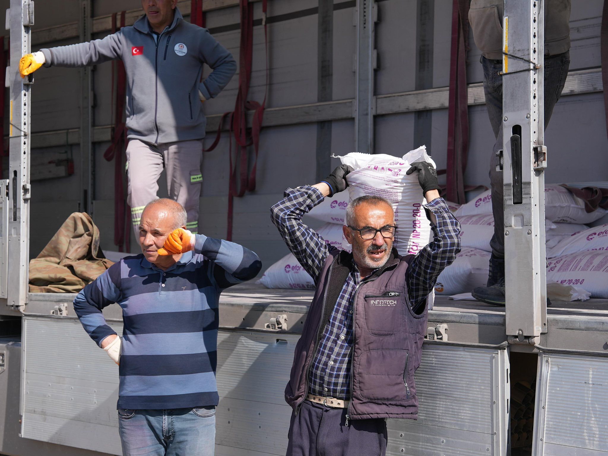 Denizli Büyükşehir’den Acıpayamlı Üreticiye Can Suyu 760 Çiftçiye Gübre Desteği (4)