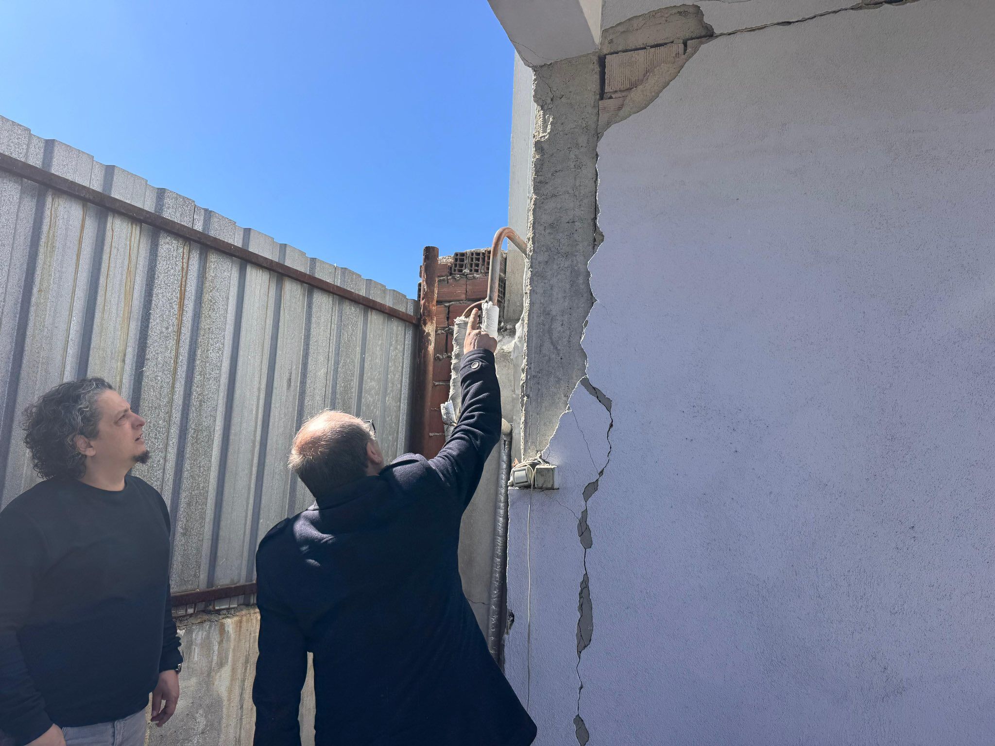 Denizli Haber Deprem Bölgesi Inceleniyor (2)