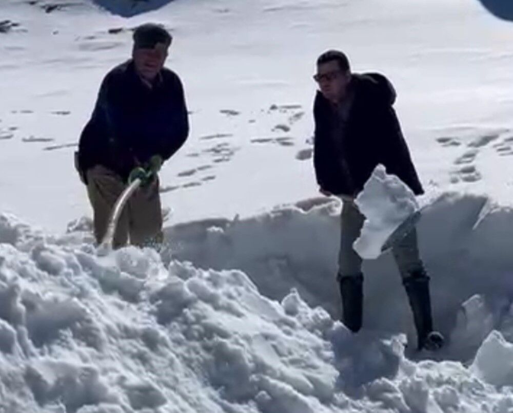 Denizli Haber Dondurucu Zirvede Toplanan Kar, Yazın Serinleten Lezzete Dönüşüyor