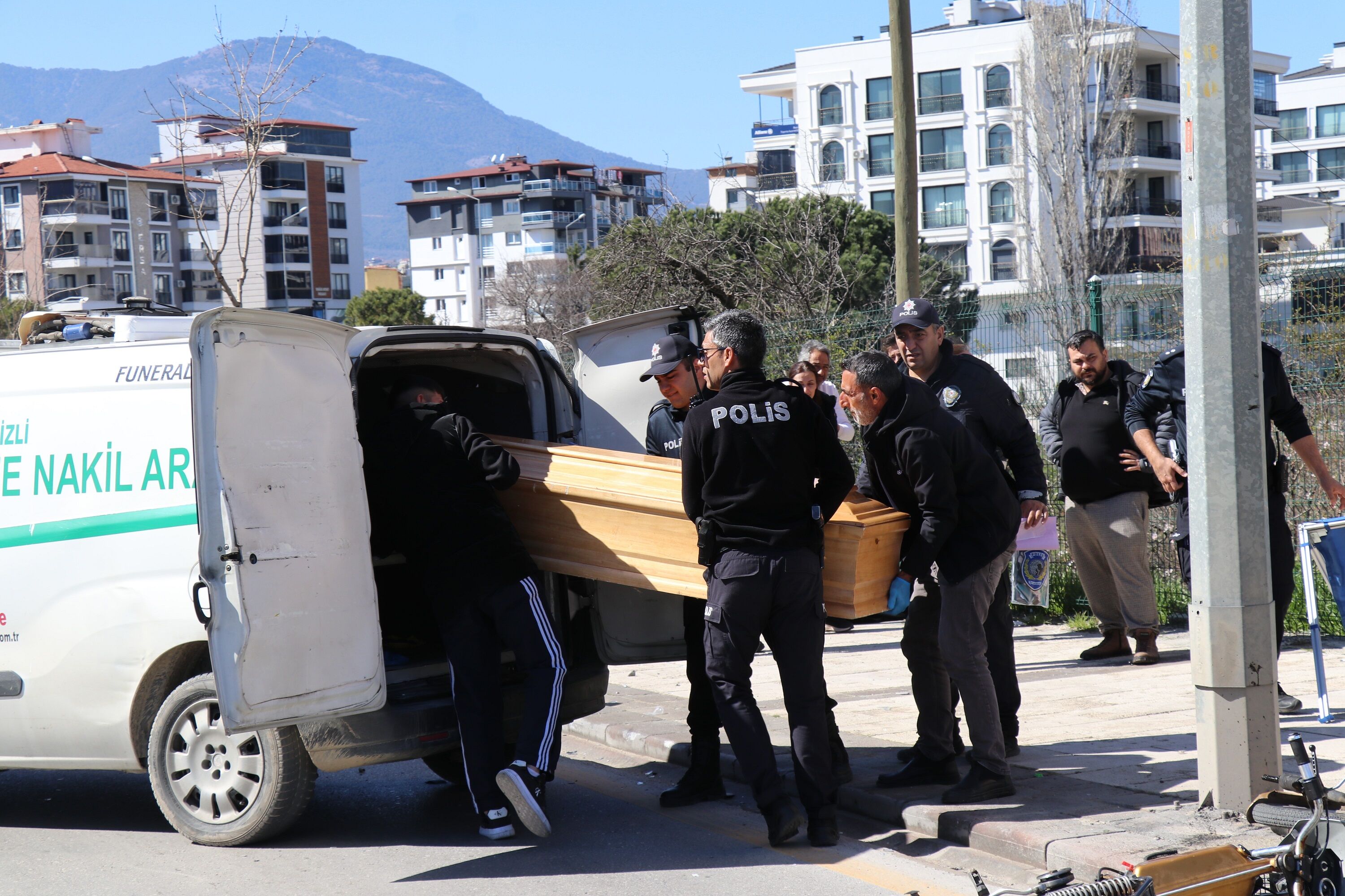 Denizli'de Kahreden Kaza! Ekmek Arabasının Çarptığı Motosikletli Hayatını Kaybetti... (7)