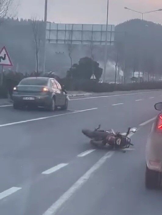 Denizli'de Otomobil Ile Motosiklet Çarpıştı! Feci Kazada Genç Kadın Yolda Ha (