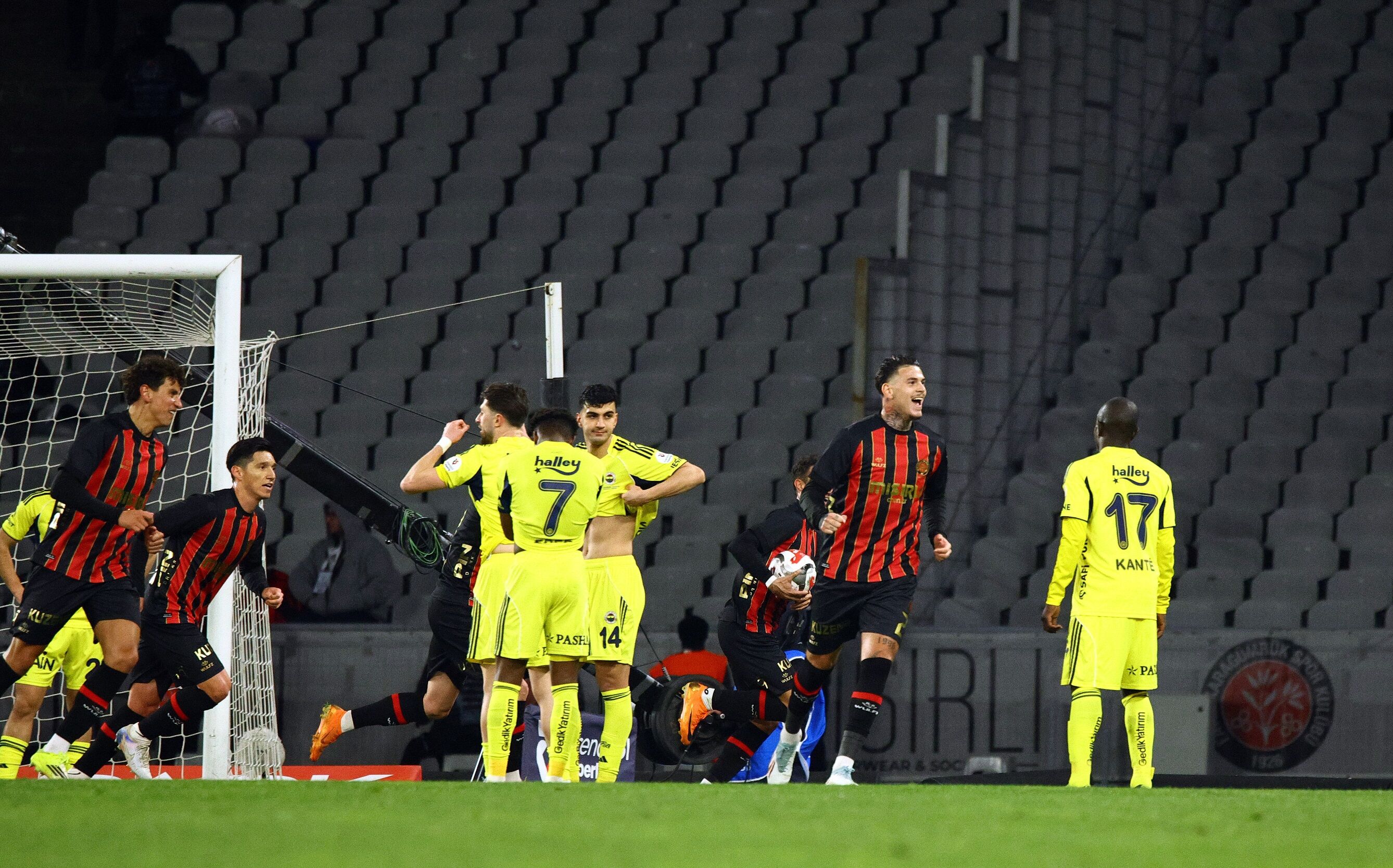 Fenerbahçe Deplasmanda, Fatih Karagümrük'e Kaybetti Spor Haberleri Denizli (4)