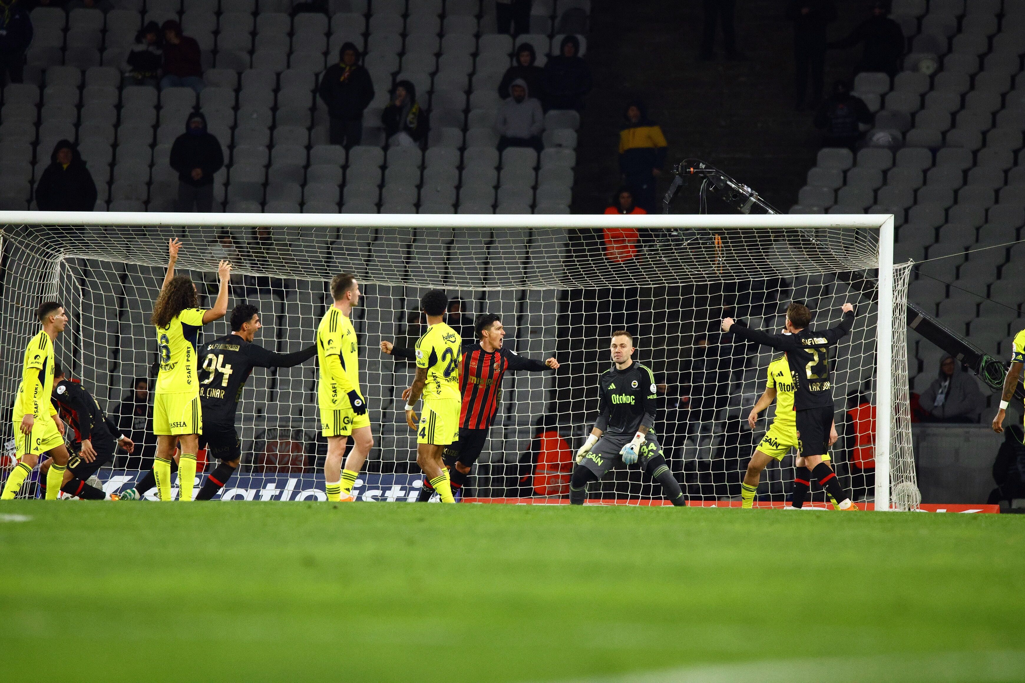 Fenerbahçe Deplasmanda, Fatih Karagümrük'e Kaybetti Spor Haberleri Denizli (7)